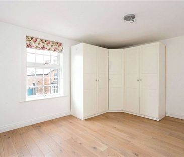 Stylish, modern three bedroom home with lovely large garden, well l... - Photo 4