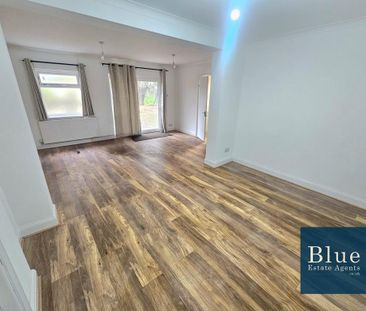 4 bedroom detached house to rent - Photo 1