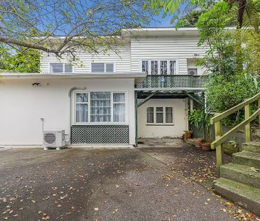 Recently renovated 2BR Flat in Tawa, Wellington - Photo 1