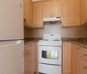 3555 Cote-des-Neiges Road - Photo 2
