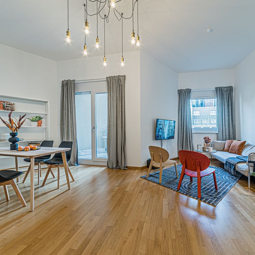City-Residence: Bahnhofsviertel: Moderne und gemütliche 2-Zimmer-Wohnung mit Balkon und Skylineblick - Photo 1