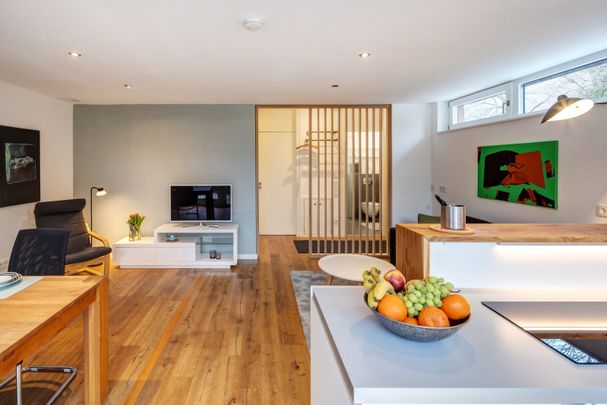 Beautiful furnished separate apartment, private entrance - Photo 1