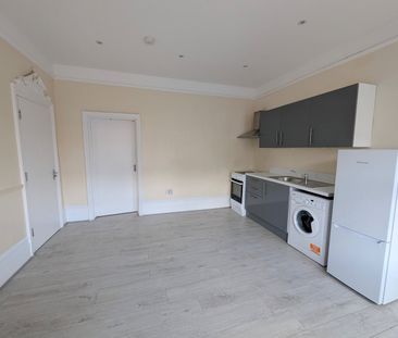 1 Bed Flat, Green Lanes, N13 - Photo 4