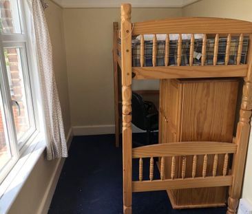 4 bedroom semi-detached house to rent - Photo 5