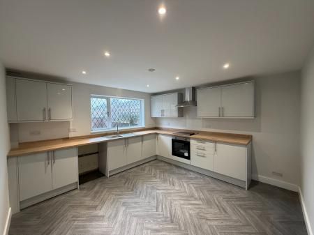3 bedroom Terraced House To Let - Photo 5