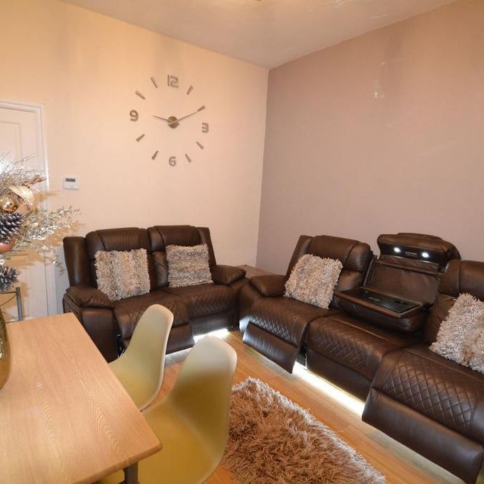 6 bedroom house to rent - Photo 1