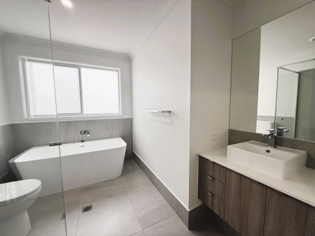 1/15 Kashmir Circuit, Greenbank QLD 4124 - House For Rent | Domain - Photo 3