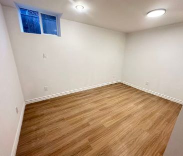 For Lease - 12 Goldsmith Crescent, Newmarket, Ontario - Photo 5