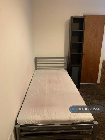 1 bedroom in a house share to rent - Photo 3