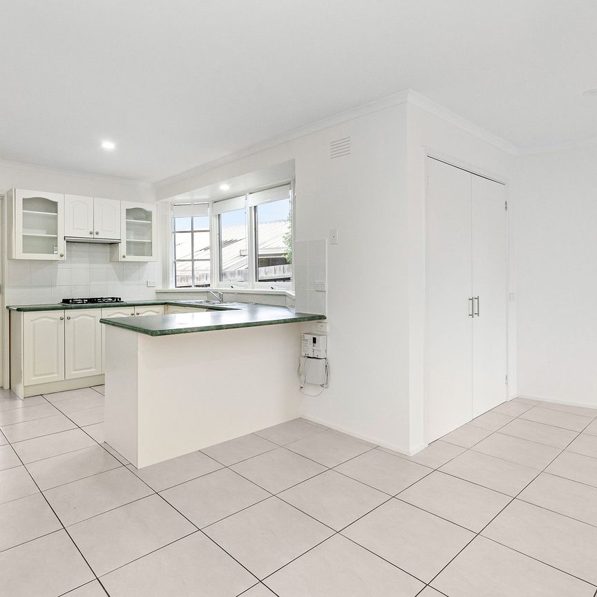 Spacious Four-Bedroom Family Home in Prime Frankston Location - Photo 1