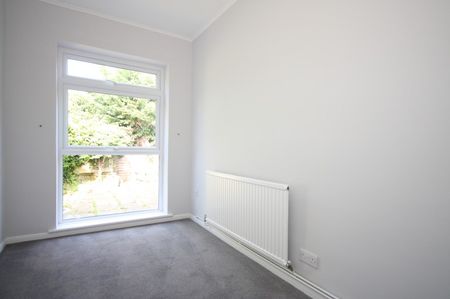 Lampeter Close, Woking - Photo 5