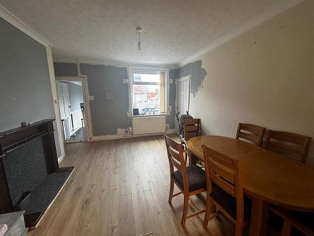 2 bedroom end of terrace house to rent - Photo 2