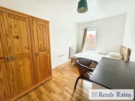 3 bedroom terraced house to rent - Photo 4