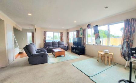 Spacious Three-Bedroom, Two-Bathroom Home in Prime Papamoa Location - Papamoa - Photo 5