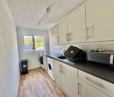 Waltham Close, Fareham, PO16 - Photo 3