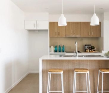 Modern Coastal Living – Spacious Apartment in Prime Location - Photo 3