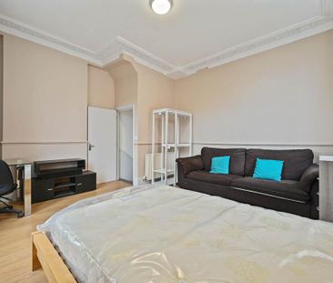 3 bedroom apartment to rent - Photo 2