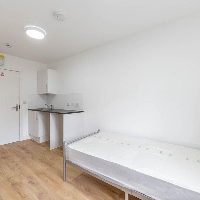Studio to rent - Photo 1