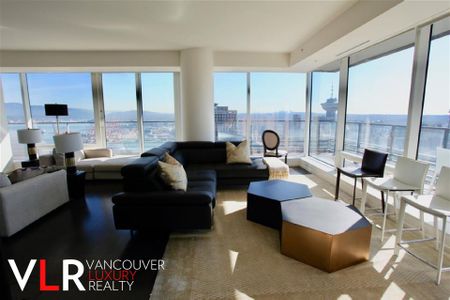 Condo in Downtown Vancouver, BC - Photo 2