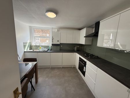 2 Bed Flat, Hurstbourne Road, SE23 - Photo 4
