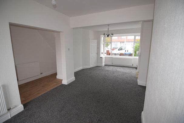 To Let 3 Bed Mid Terraced House - Photo 1