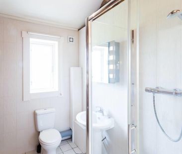 1 bedroom in a house share to rent - Photo 5