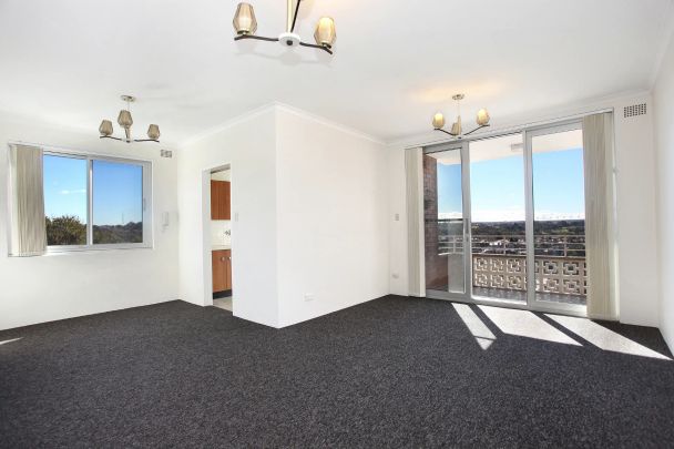 Light & Bright Apartment in Convenient Location - Photo 1