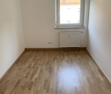 Diese Wohnung überzeugt mit stilvoller Sanierung; ebenerdige Dusche... - Foto 2