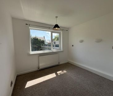 3 bedroom semi-detached bungalow to rent - Photo 3