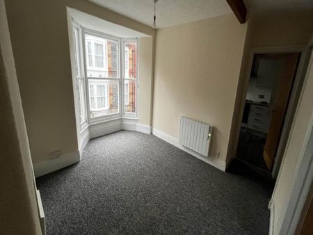 3 bedroom flat to rent - Photo 4