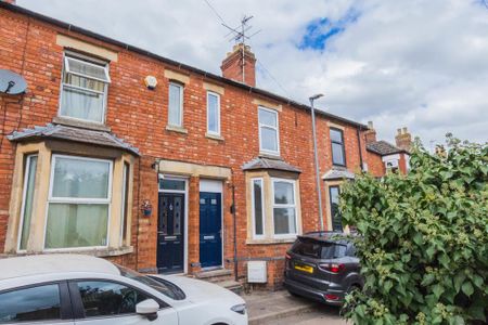 2 bedroom terraced house to rent - Photo 2