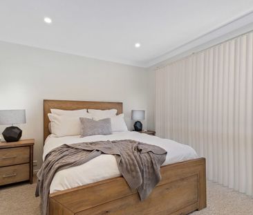 FANTASTIC FAMILY HOME WITH SWIMMING POOL! - Photo 5