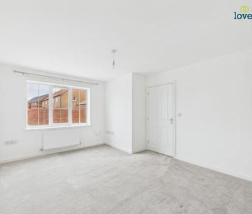 3 bedroom Detached house To Let - Photo 4