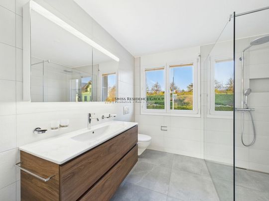 Modern apartment with view and sun rays - Photo 1