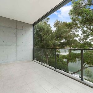 Modern & Spacious - Photo 2