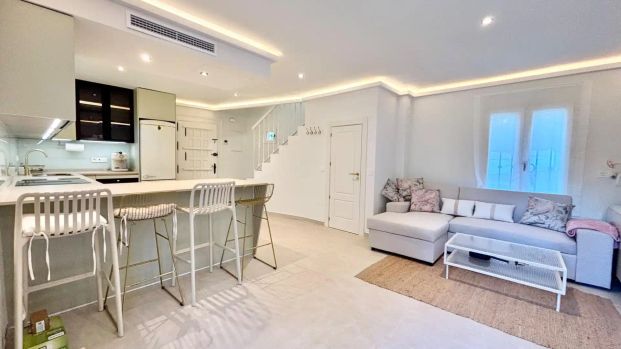 Casa adosada de alquiler en Guadalmina Baja - Photo 1