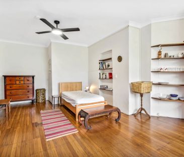 Dog friendly studio apartment with water views - Photo 1