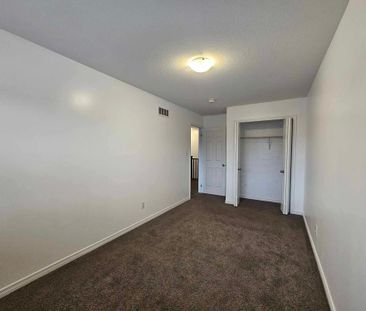 For Lease - 209 Woodmeadow Court, Kitchener, Ontario - Photo 2