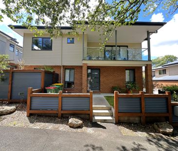 Stunning Townhouse - Photo 6