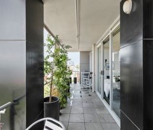 Partially Furnished 2 Bedroom with Views of Geelong Waterfront - Photo 3