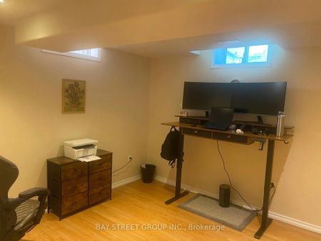 Detached Home For Lease | W9051238 - Photo 5