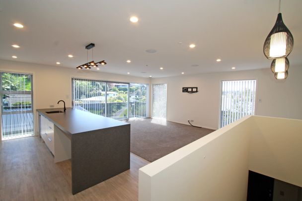 Clean, Crisp & Well Presented - Photo 1