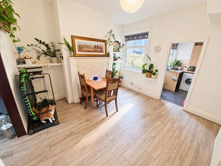 2 bedroom terraced house to rent - Photo 2