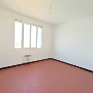 Appartement 2 pièces 35m2 MARSEILLE 15EME 495 euros - Photo 2