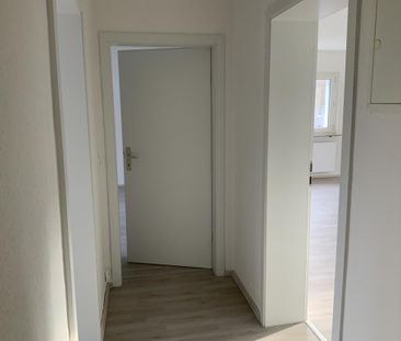 3,5 Zimmer // Mit Bodenbelag und tapezierten Wänden// Einzug kurzfr... - Photo 3