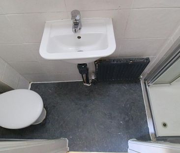 4 bedroom semi-detached house to rent - Photo 6