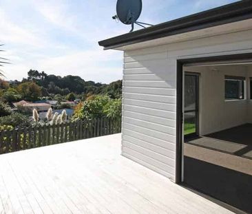 Tidy, Sunny & Easy Care - Photo 2