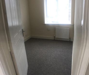 3 Bed Semi-Detached House, Warren Avenue, SO16 - Photo 4