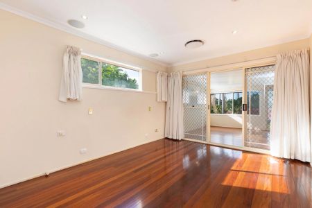 Spacious Dual-Level Family Home with Pool in Prime Tarragindi Location - Photo 2