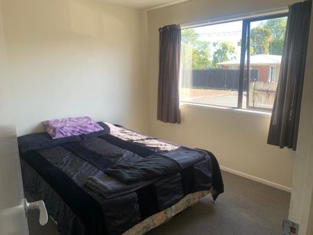 Two Bedroom - Next to Uni! Hillcrest - Photo 2